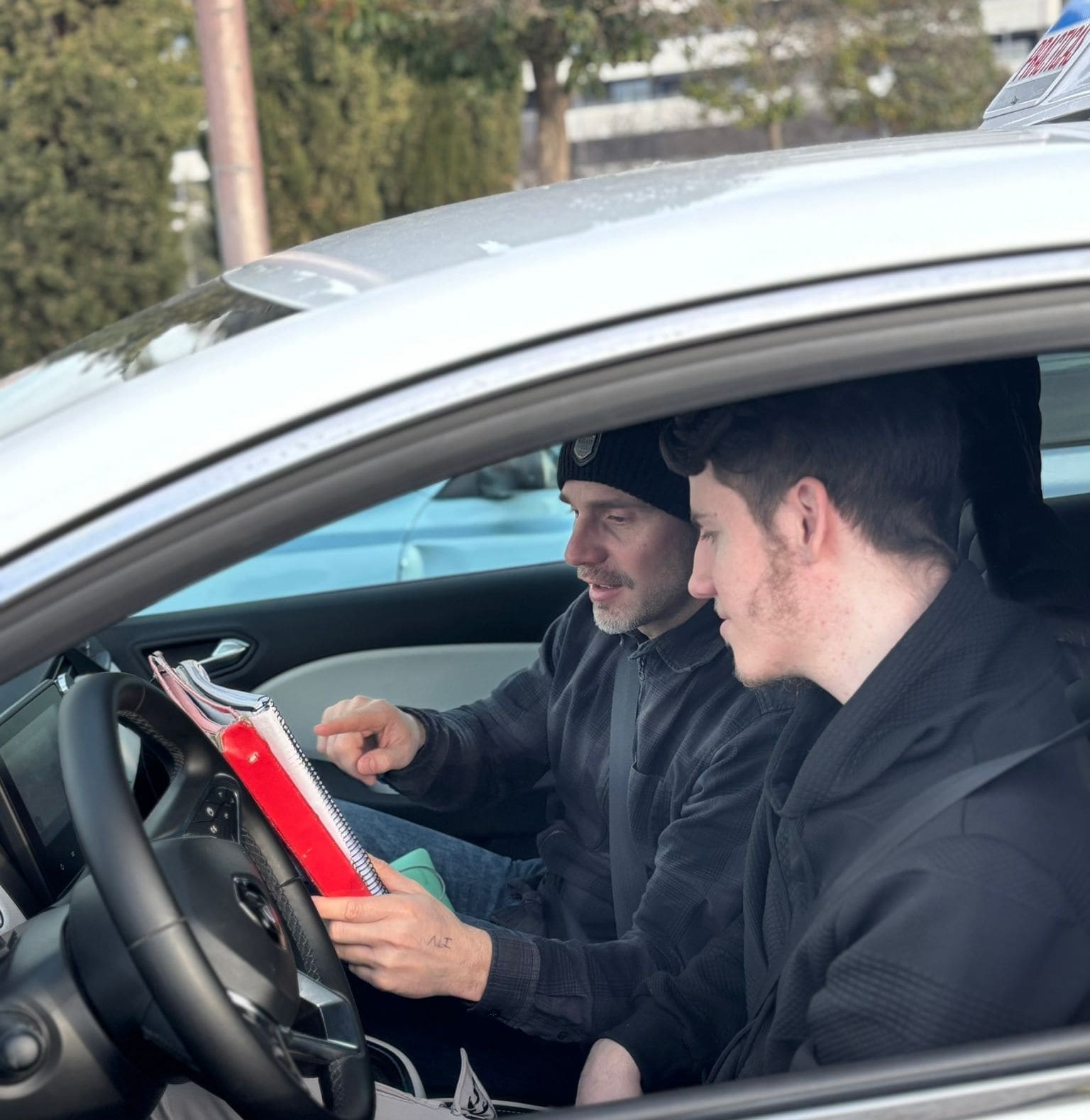 Consejos de Estudiantes para Futuros Conductores